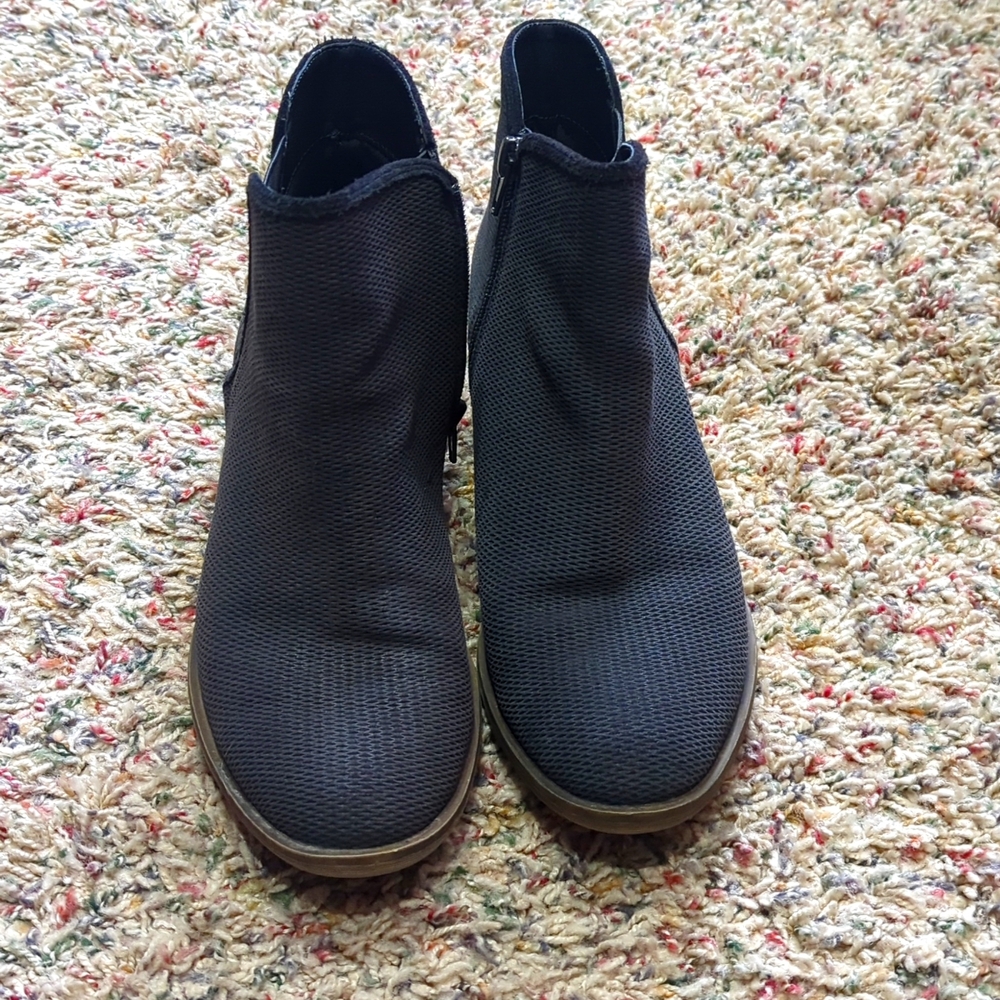 Dark Grey Kensie Gerona ankle booties size 8